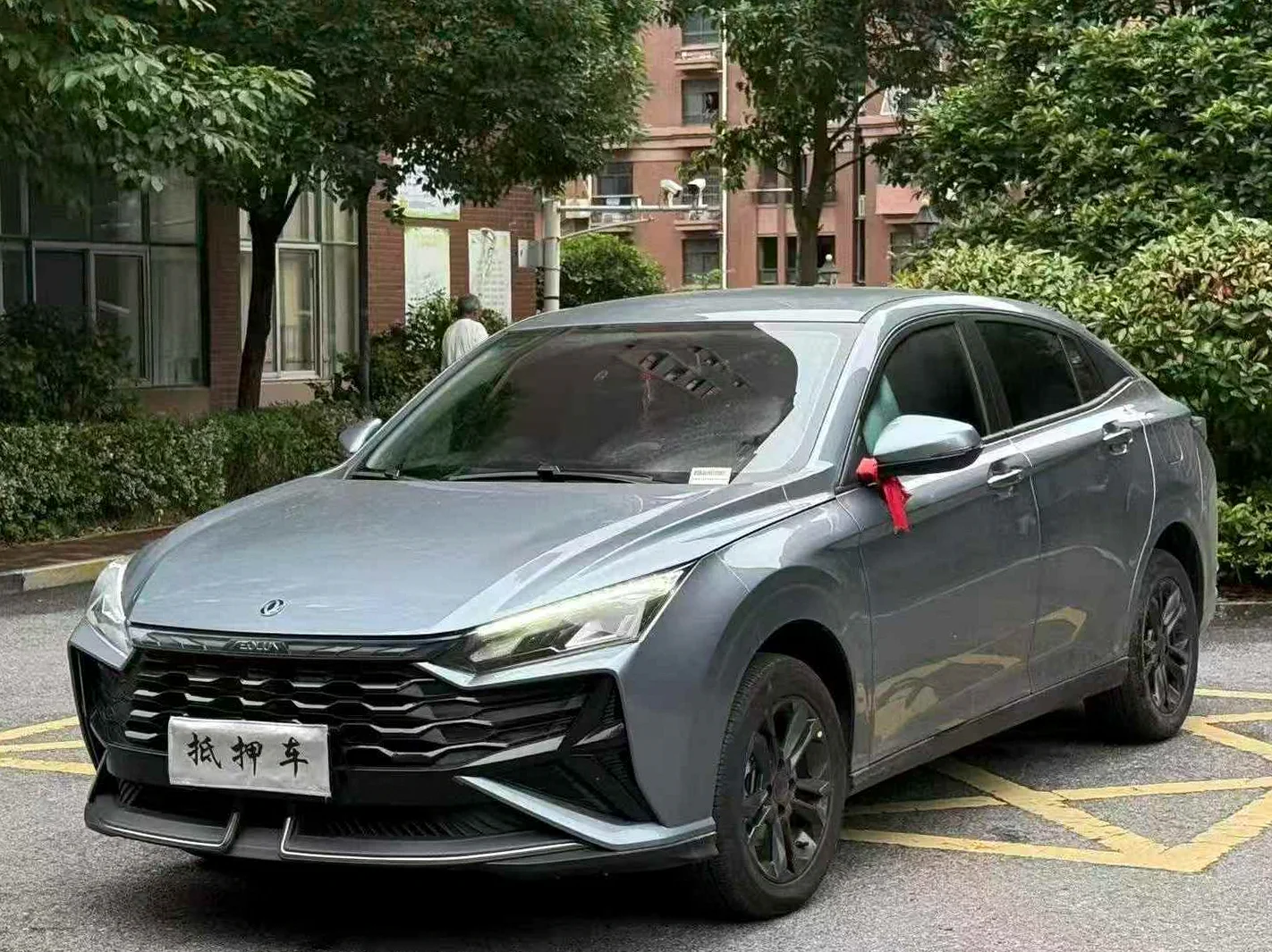 东风奕炫 正面外观三