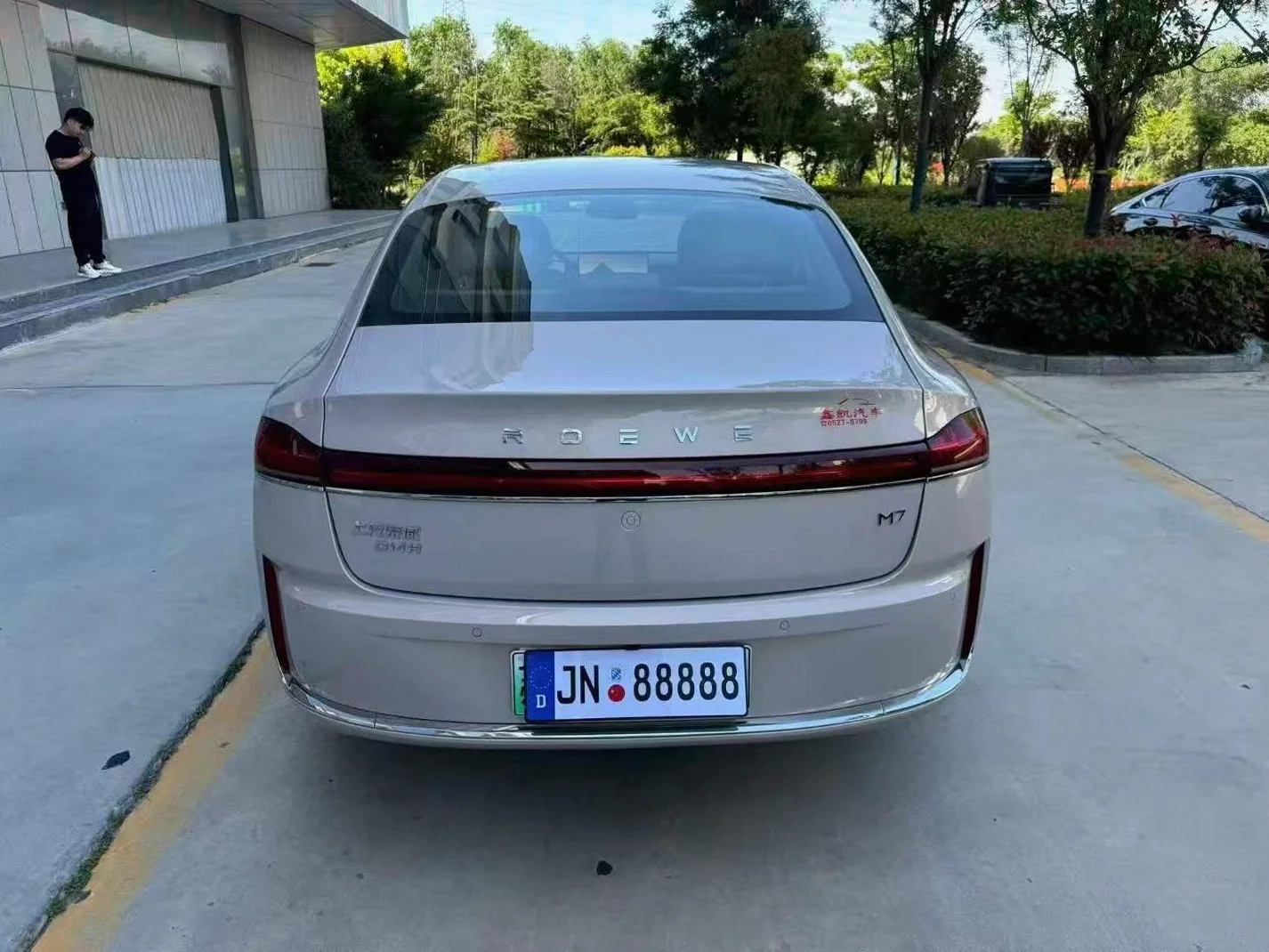 荣威M7 后面外观二