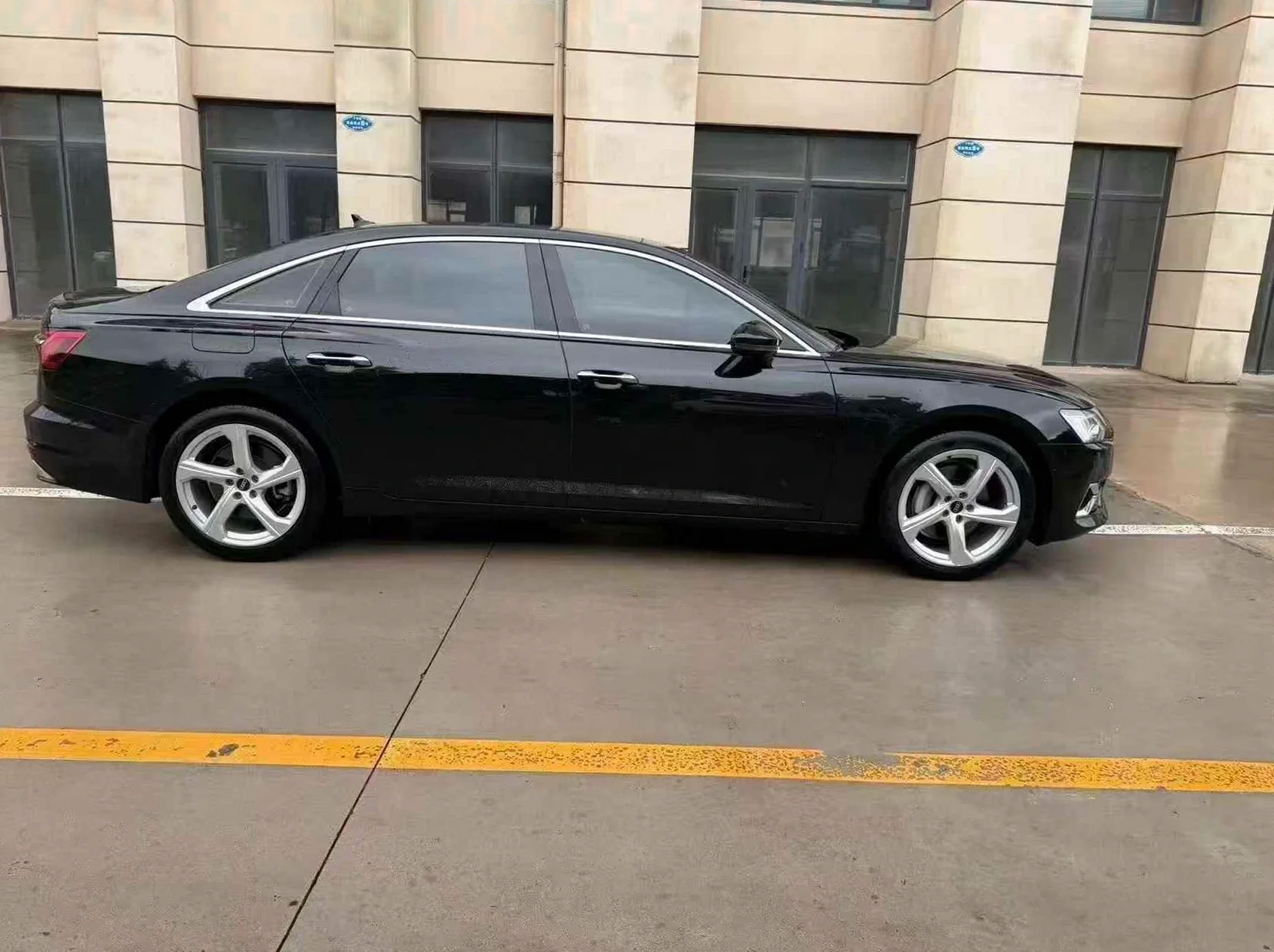 奥迪A6L 后面外观二