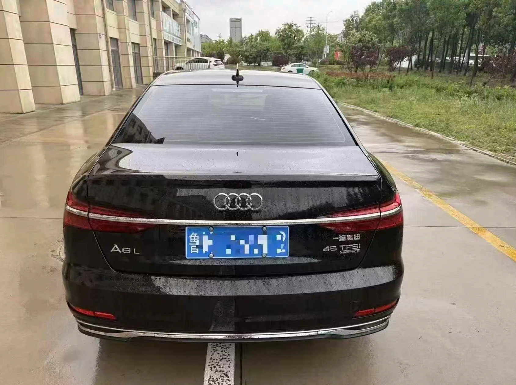 奥迪A6L 后面外观一