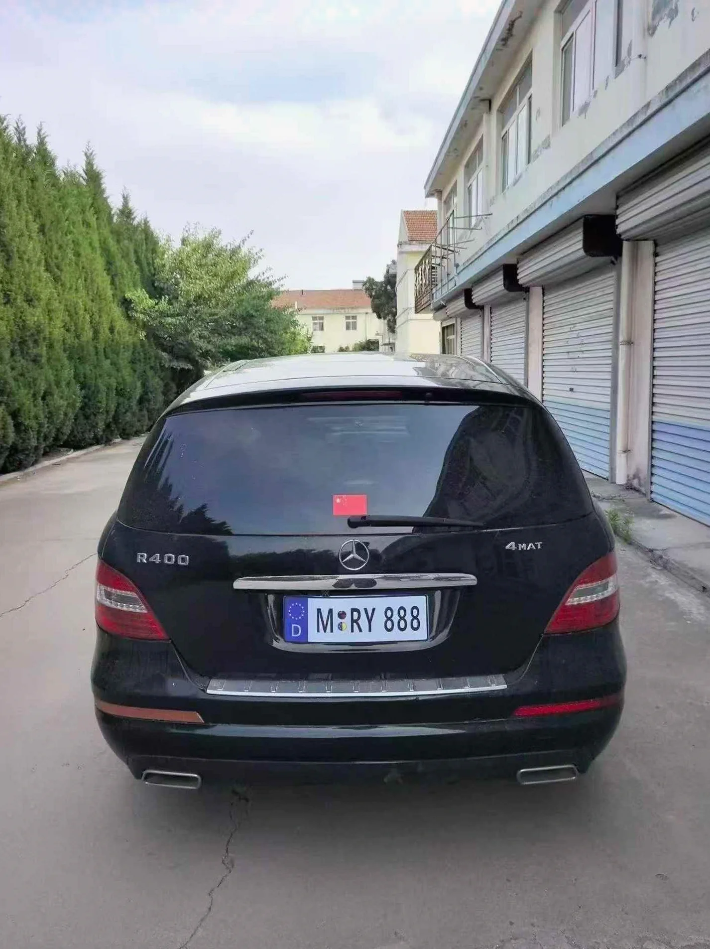奔驰R 后面外观一