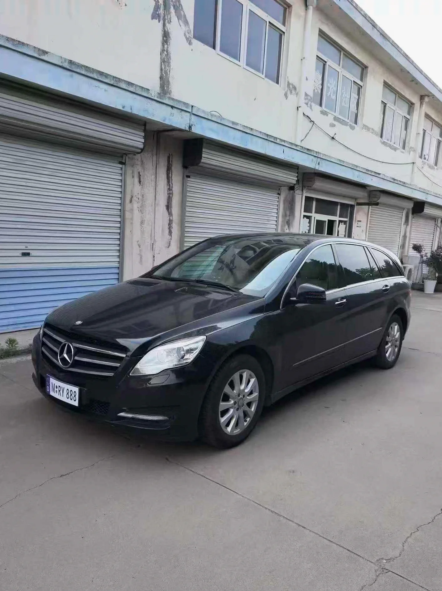 奔驰R 正面外观三