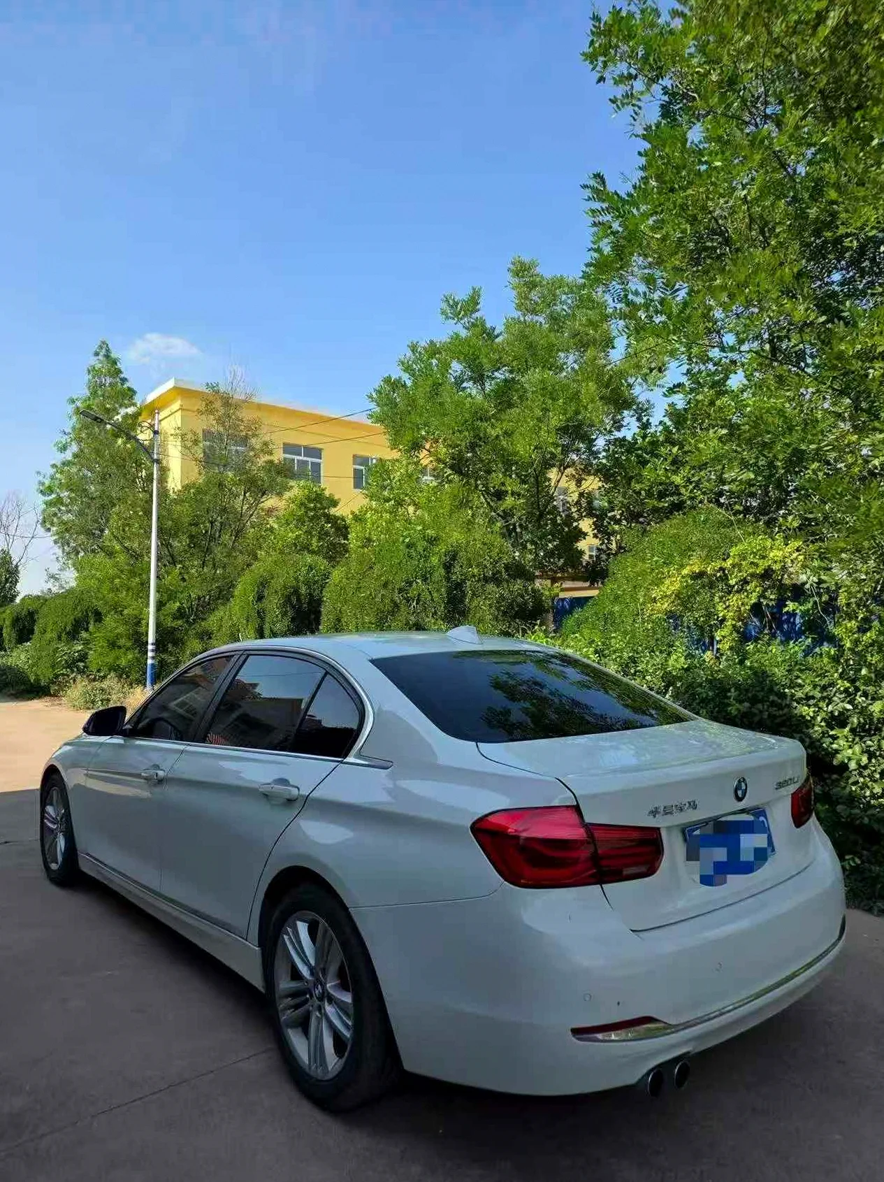 宝马3系 后面外观三