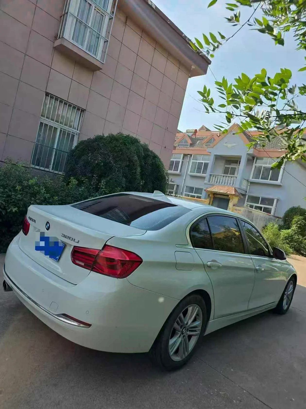 宝马3系 后面外观二