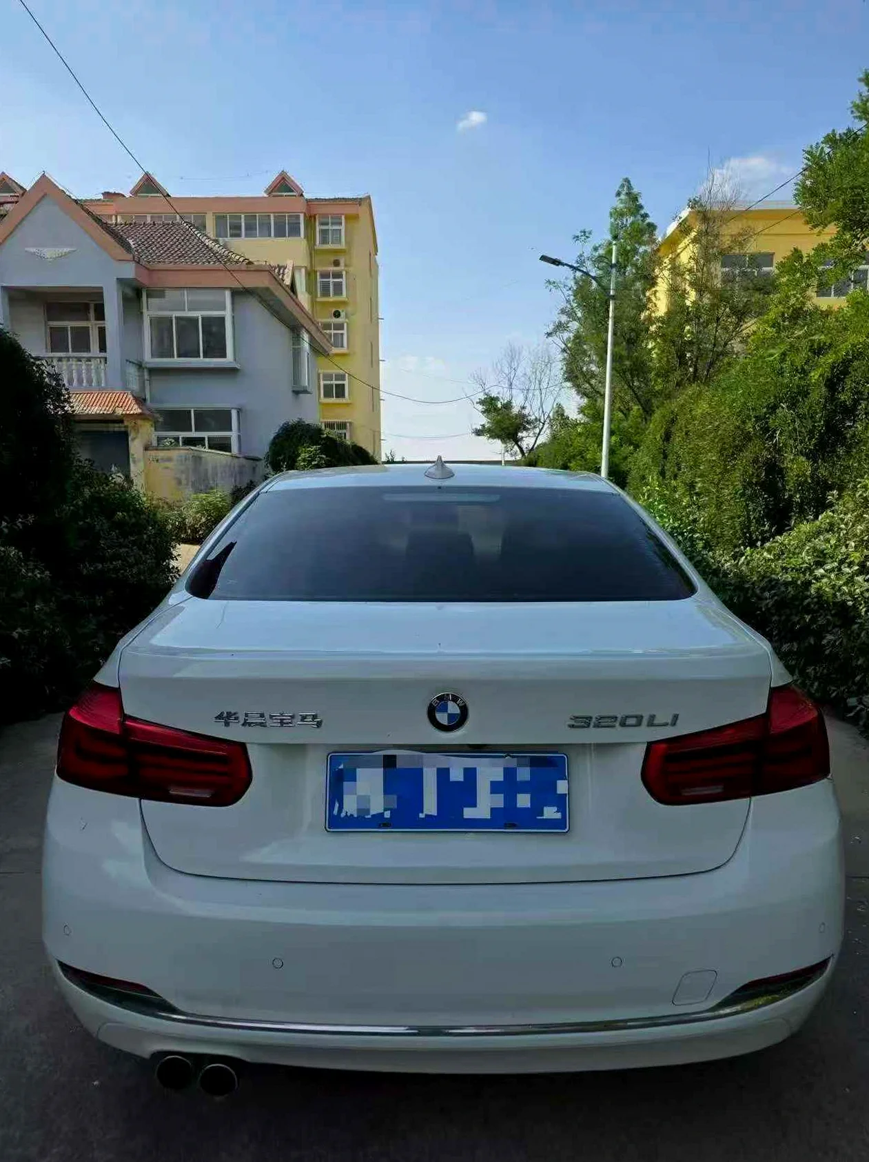 宝马3系 后面外观一