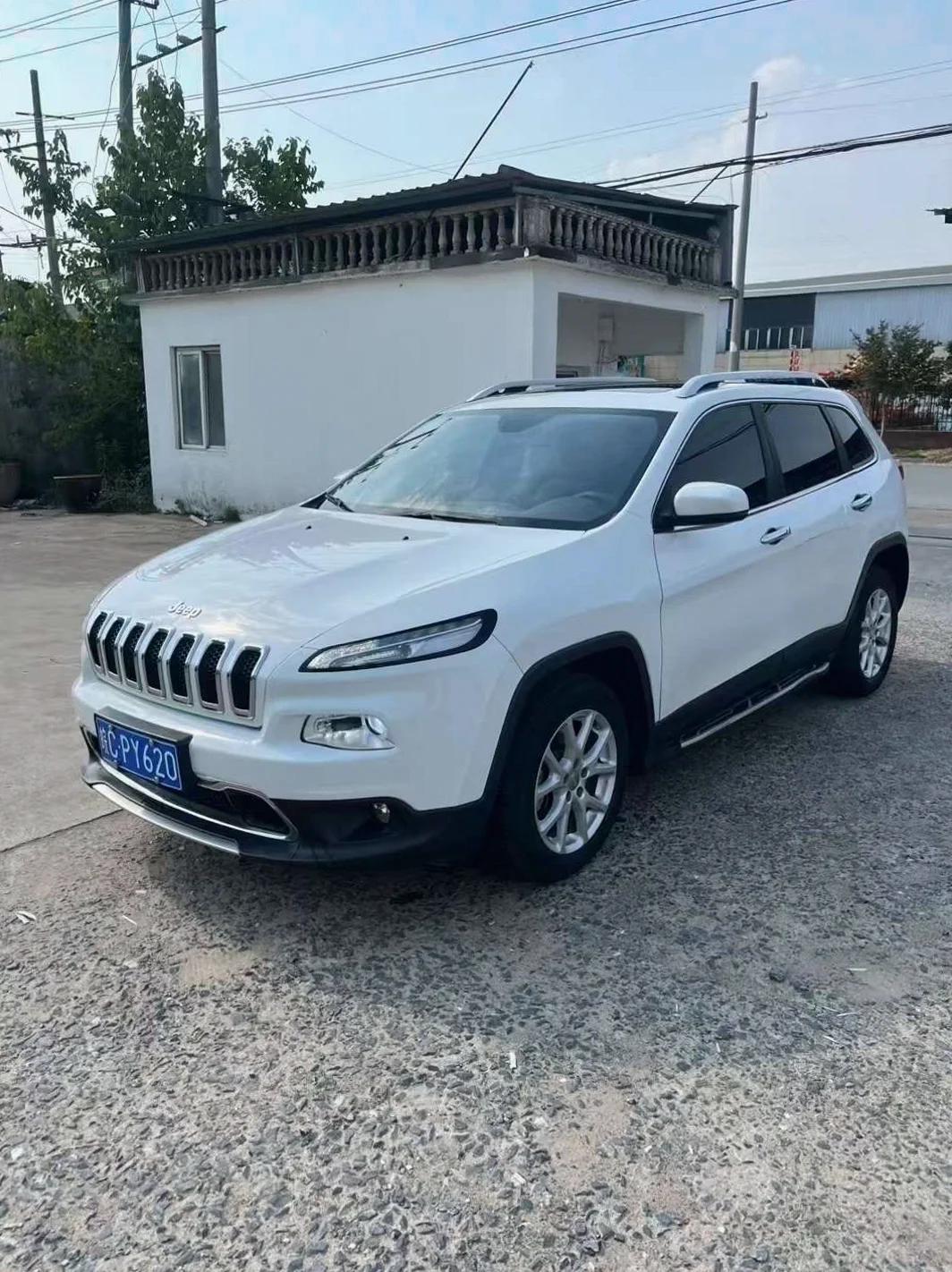 Jeep自由光 正面外观三