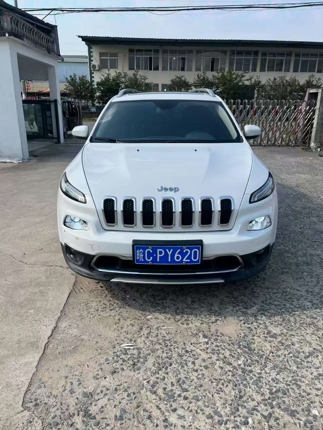 Jeep自由光 正面外观二