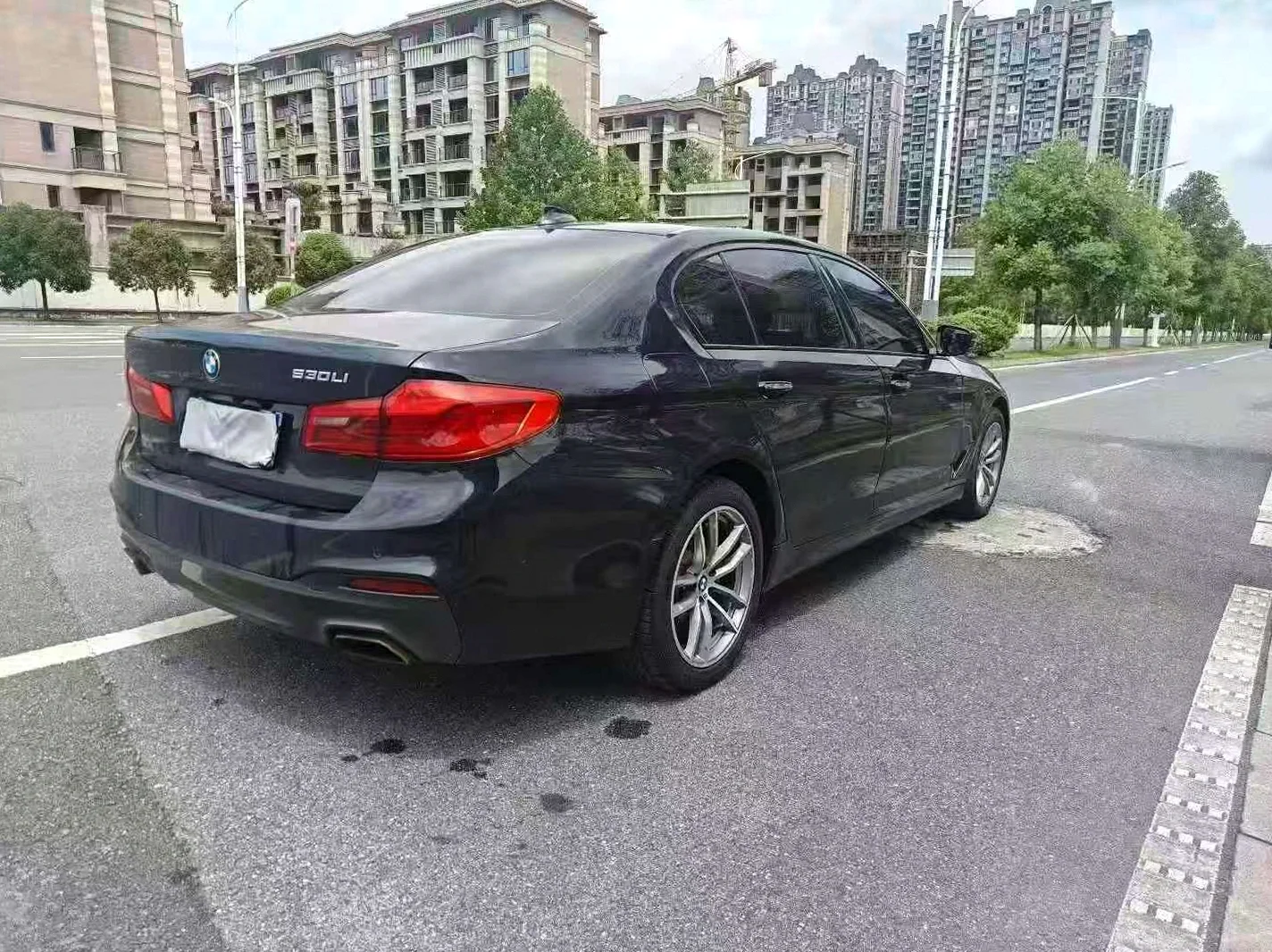 宝马5系 后面外观一