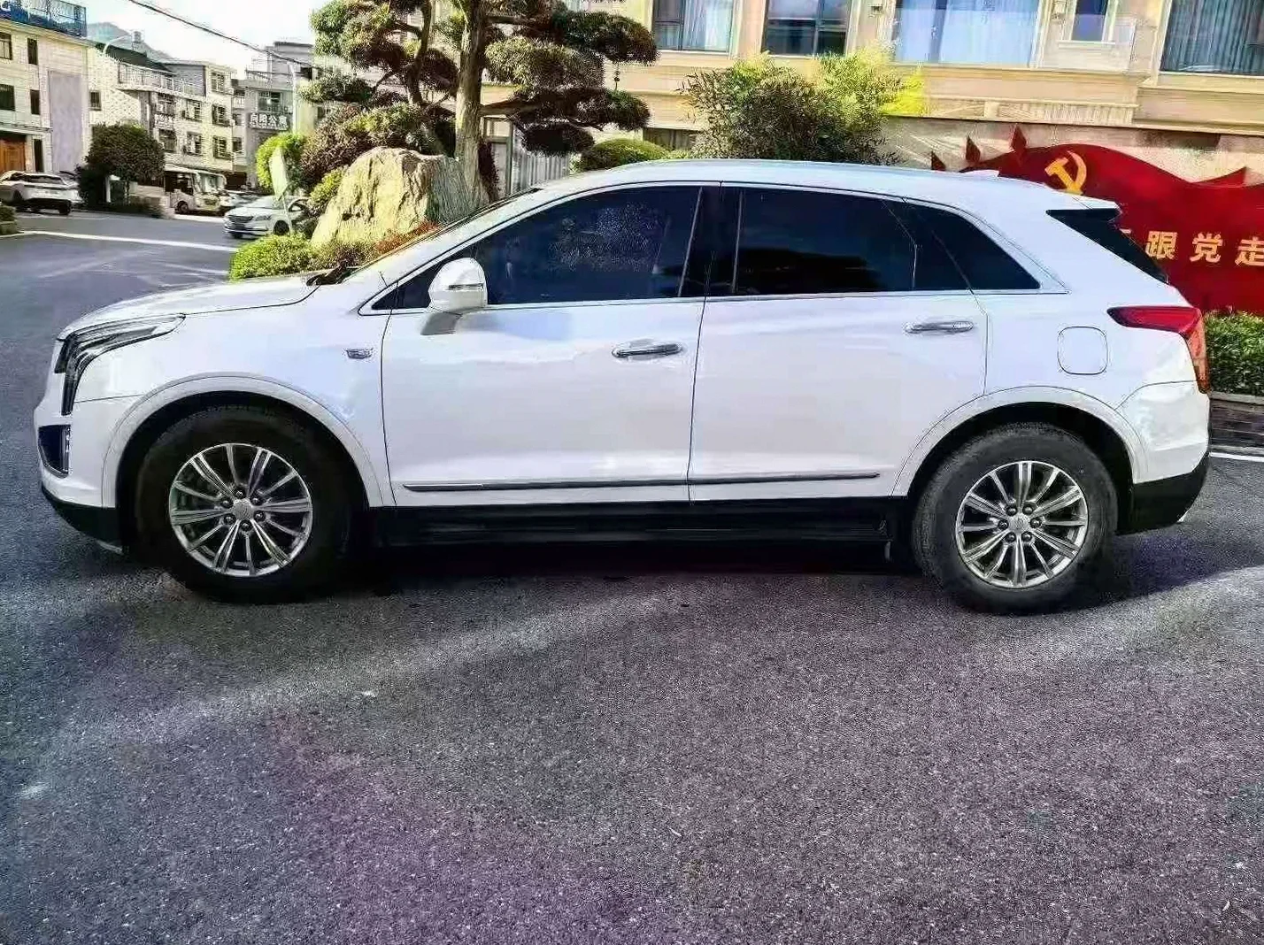 凯迪拉克XT5 后面外观一