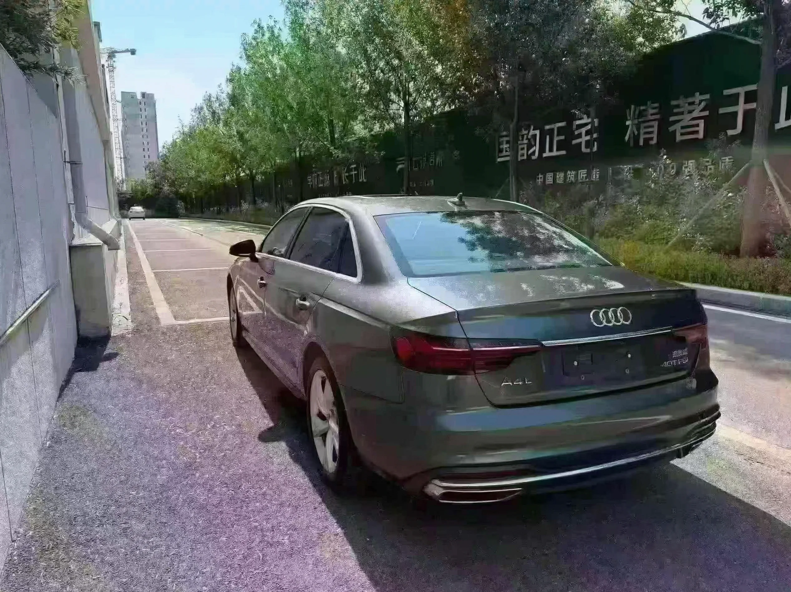 奥迪A4L 内饰前排