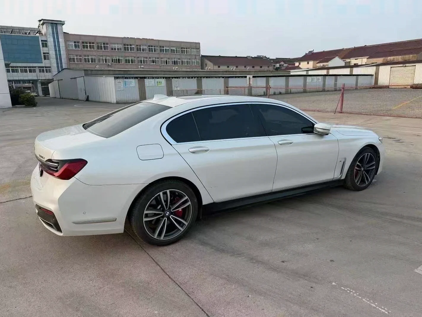 宝马7系 后面外观三