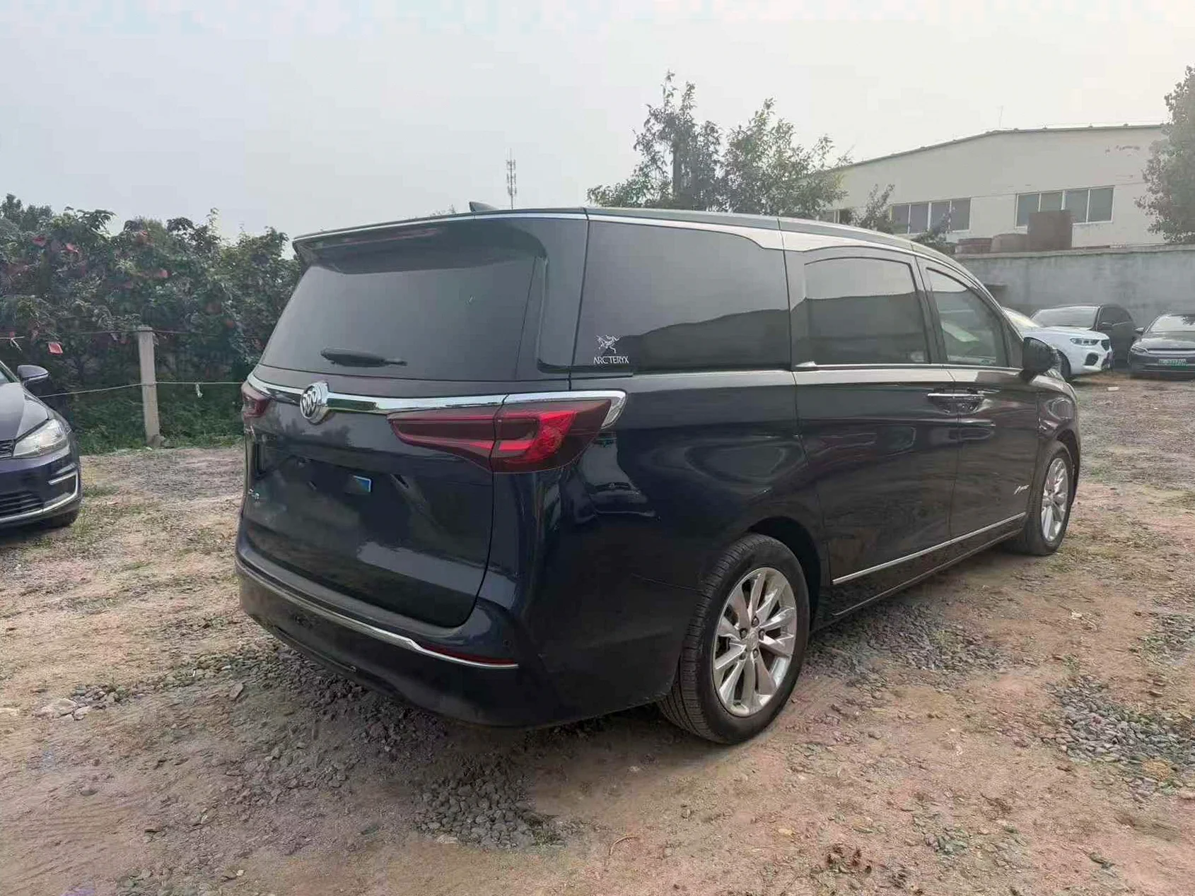 别克GL8 后面外观一