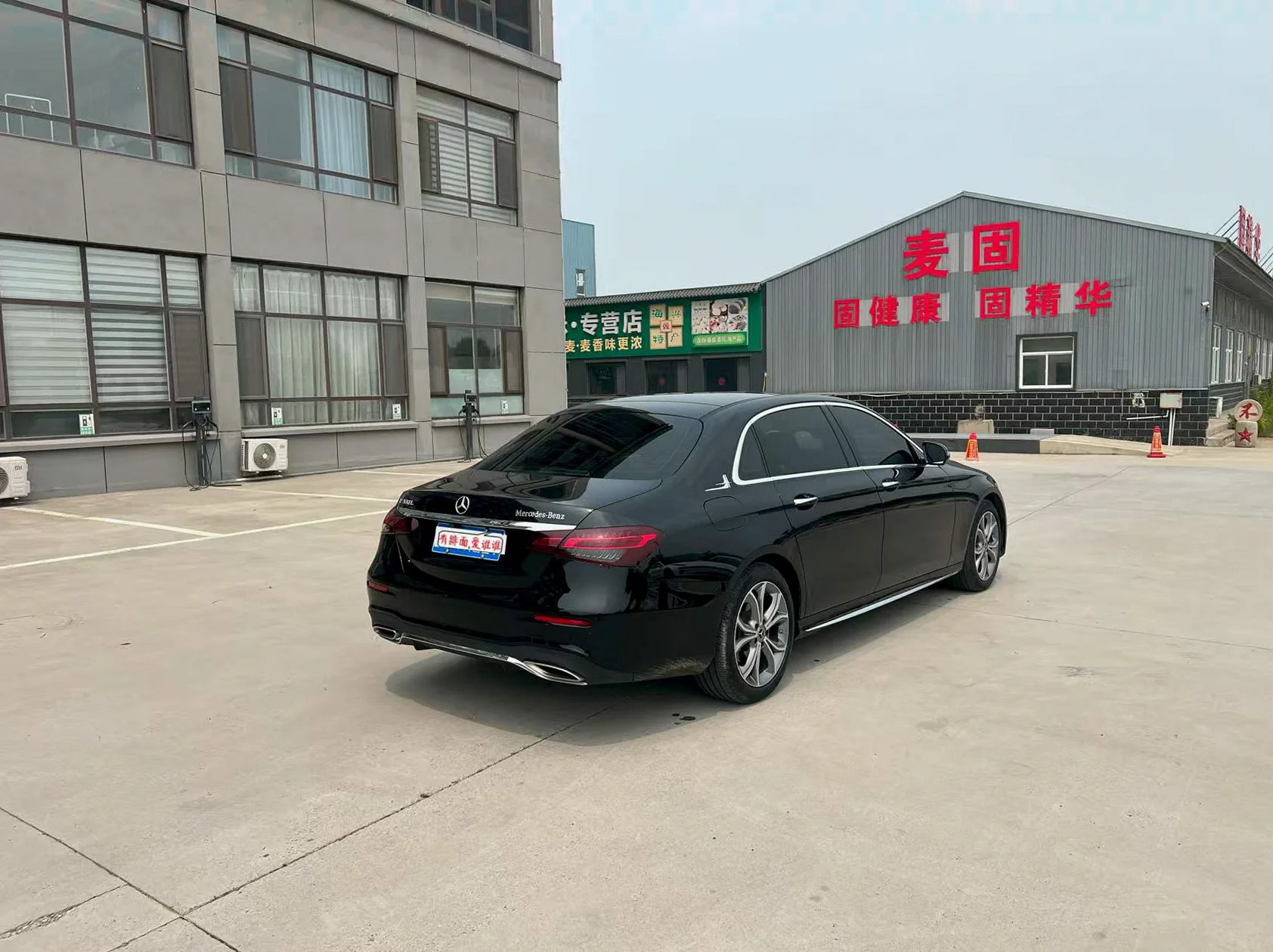 奔驰E 后面外观三