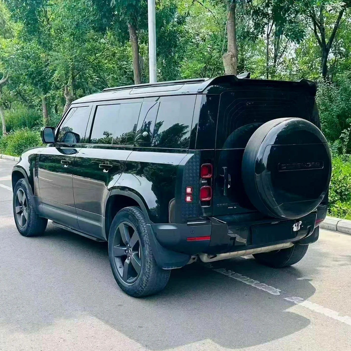 路虎卫士 后面外观二