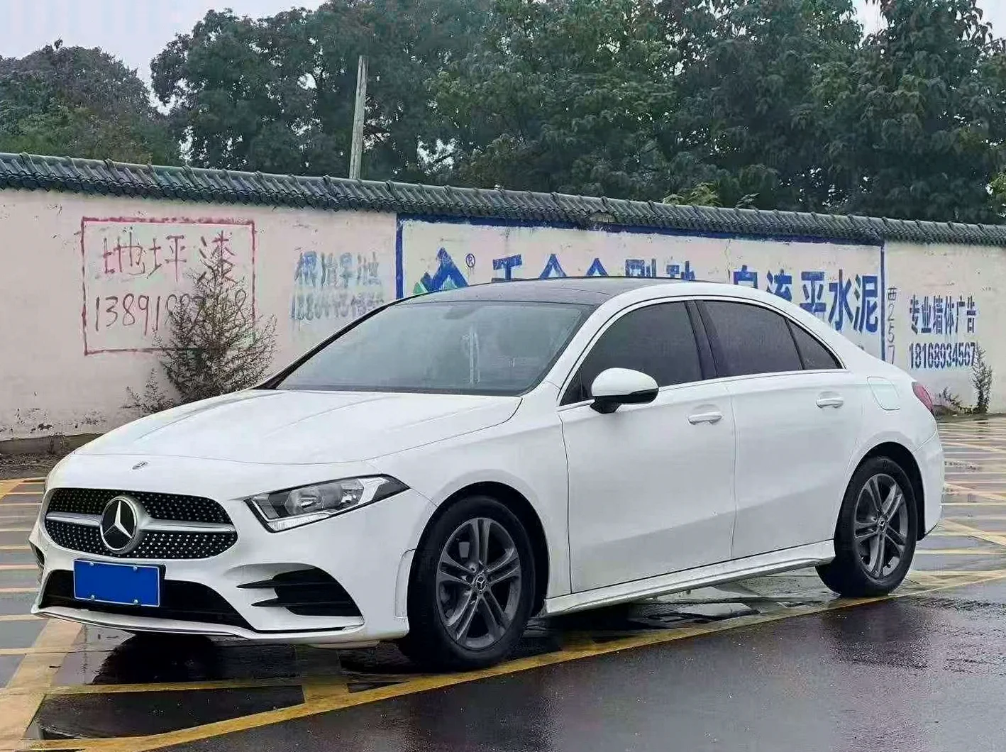 奔驰A 正面外观三