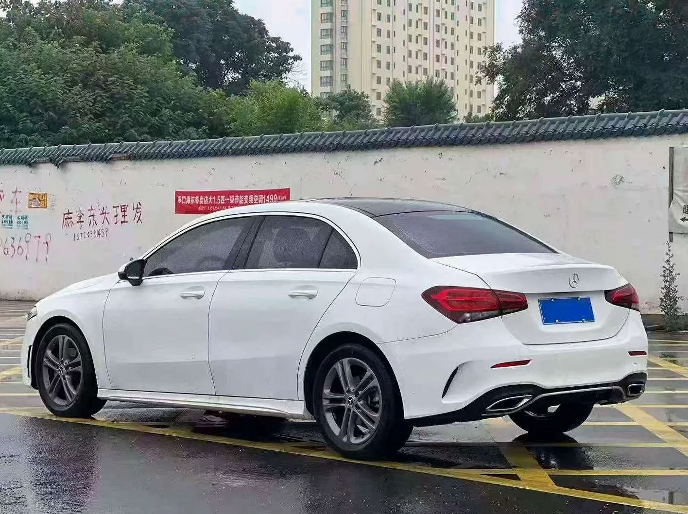 奔驰A 后面外观三
