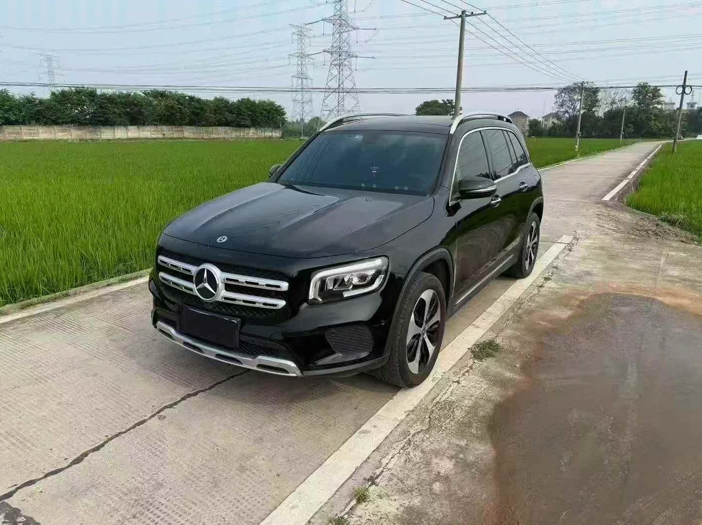 奔驰GLB 正面外观三