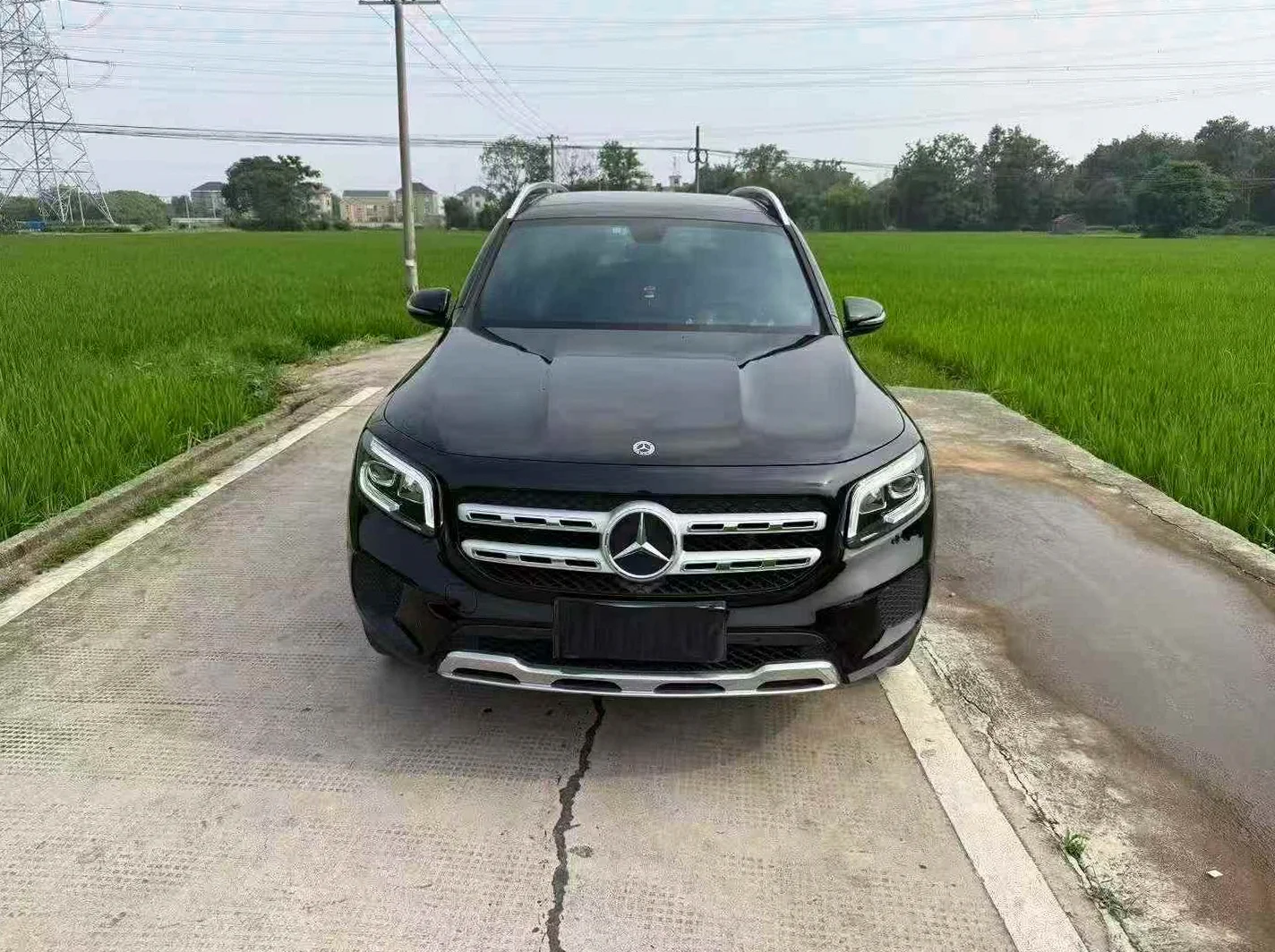 奔驰GLB 正面外观二