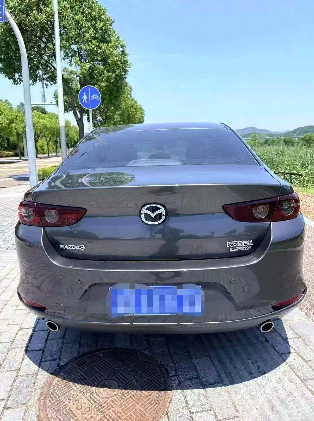 马自达昂克赛拉 后面外观一