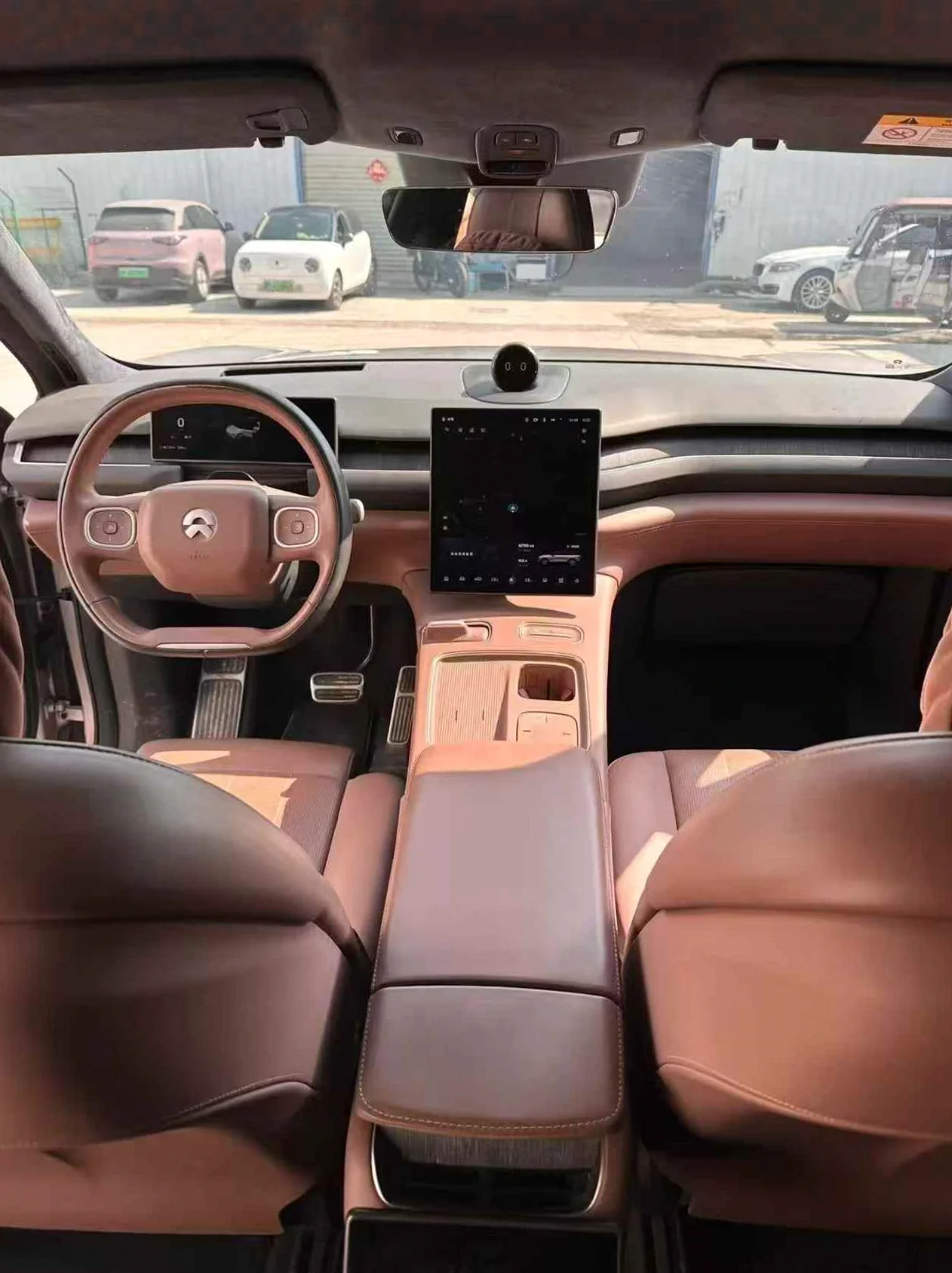 蔚来ES8 后面外观一