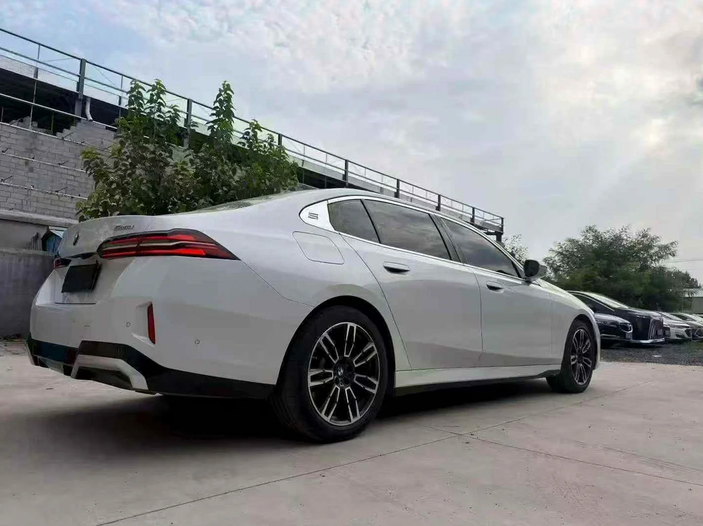 宝马5系 后面外观三