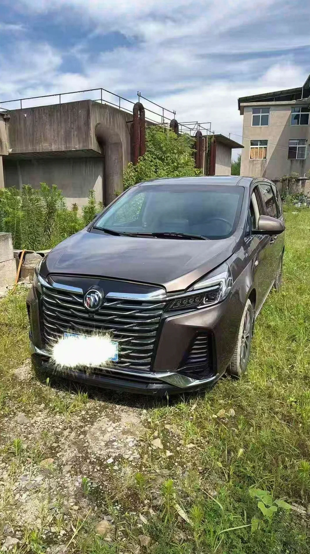 别克GL8 正面外观二