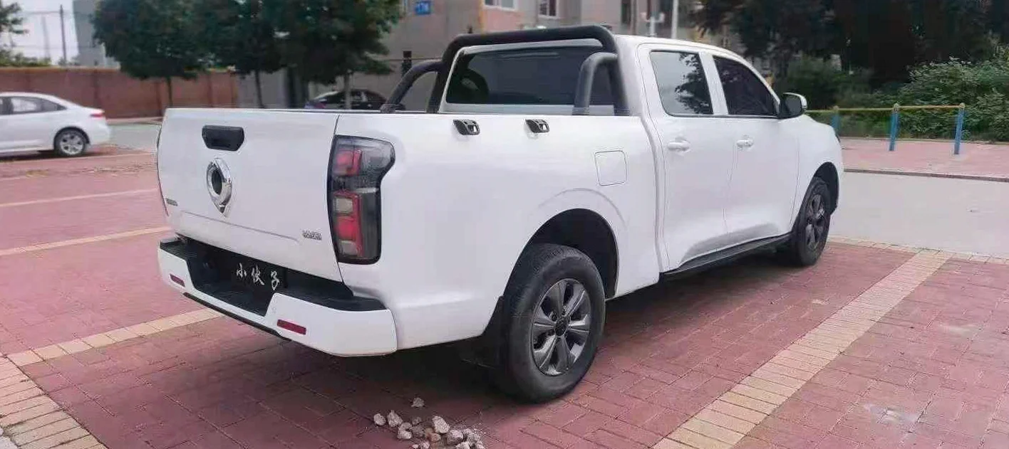 长城汽车炮 后面外观二