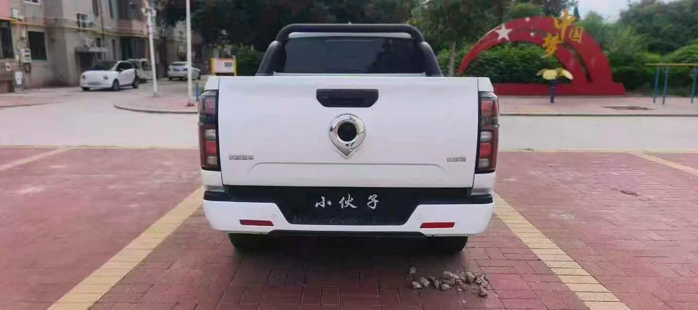 长城汽车炮 后面外观一