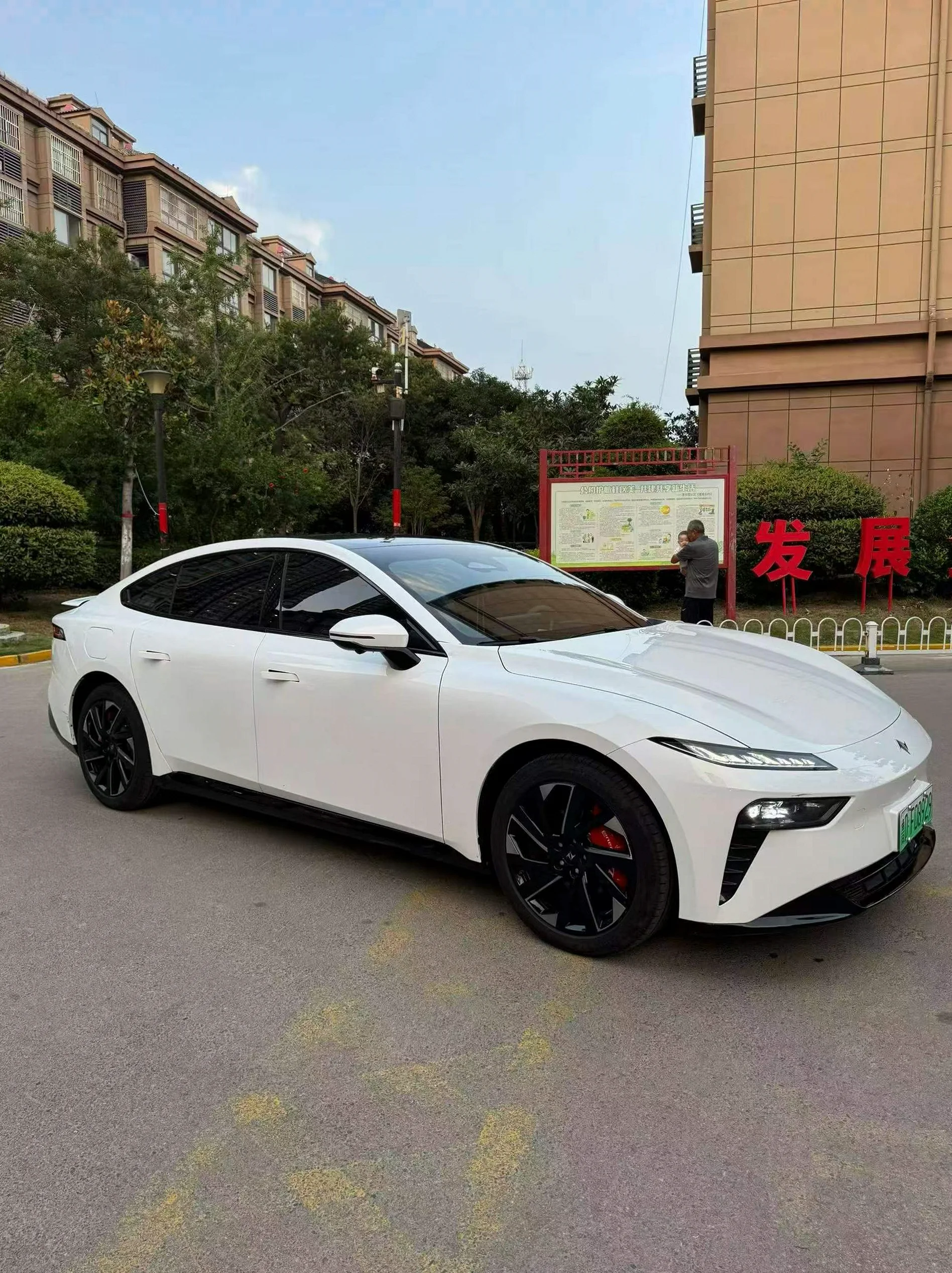 东风奕派 后面外观二
