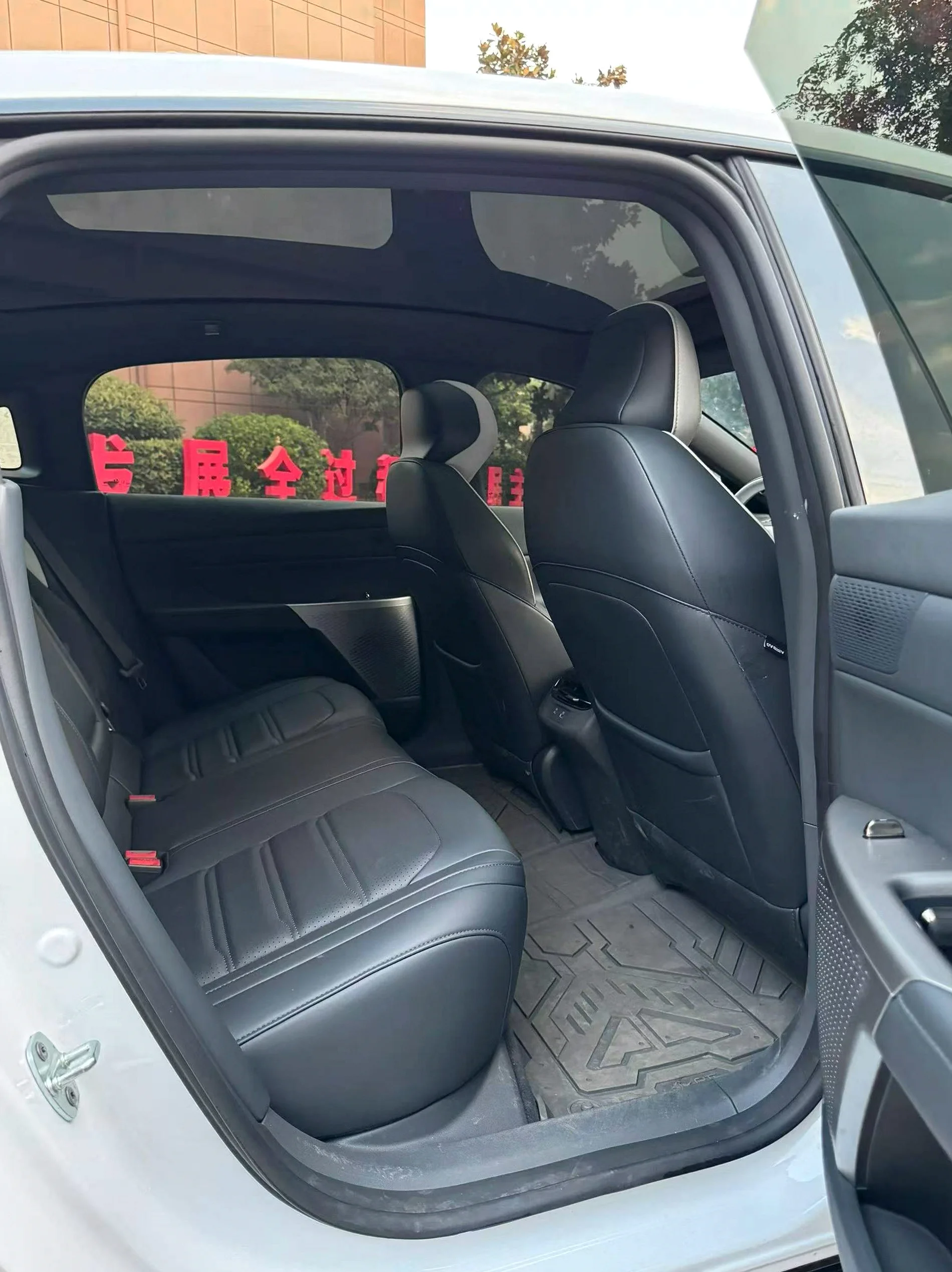 东风奕派 后面外观三