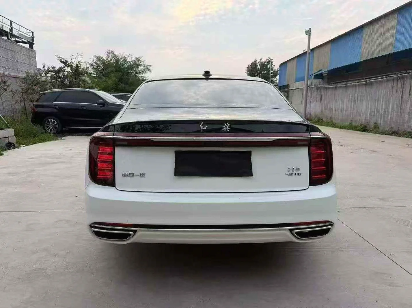 红旗H9 后面外观二