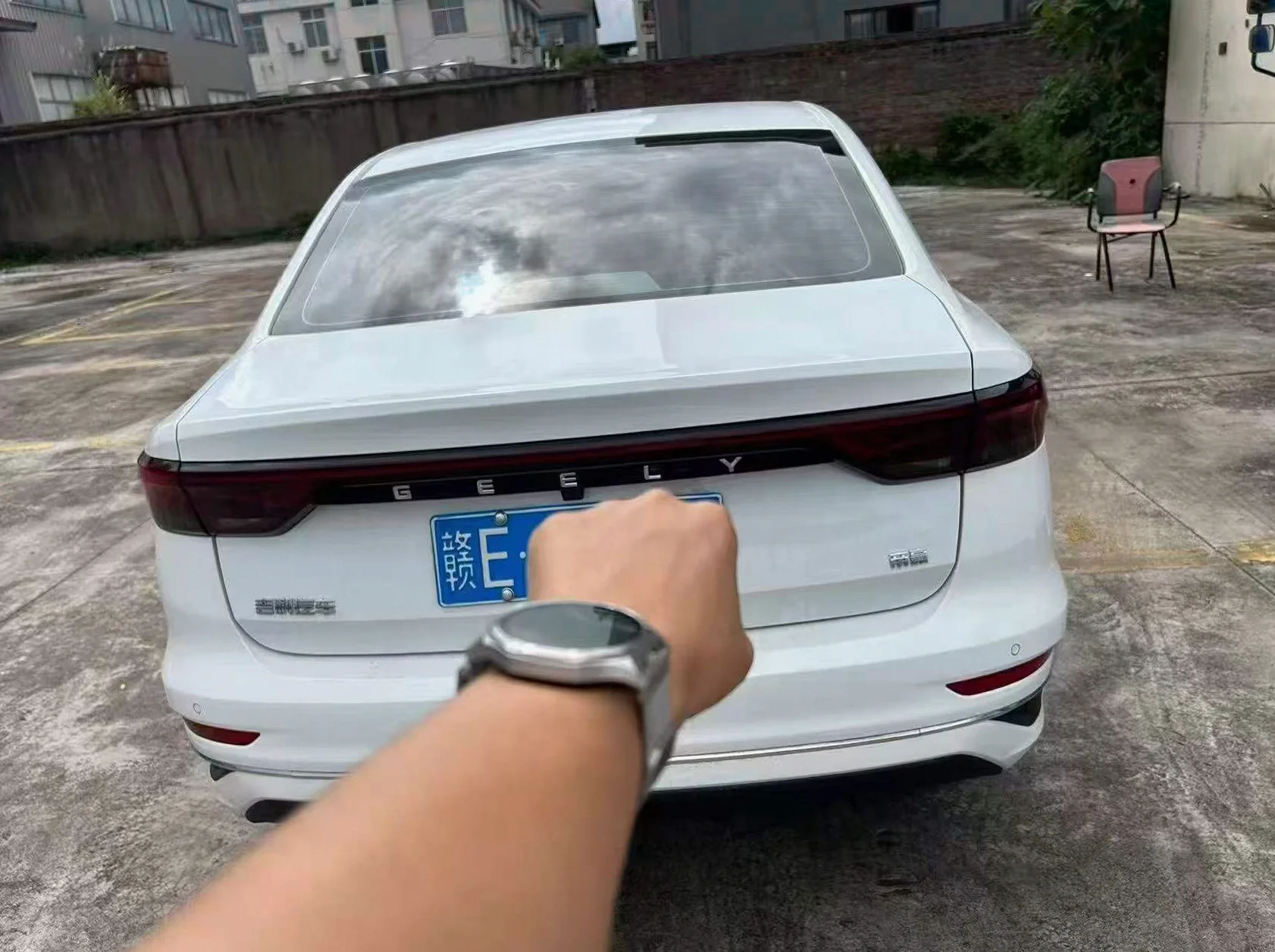 吉利帝豪 后面外观三