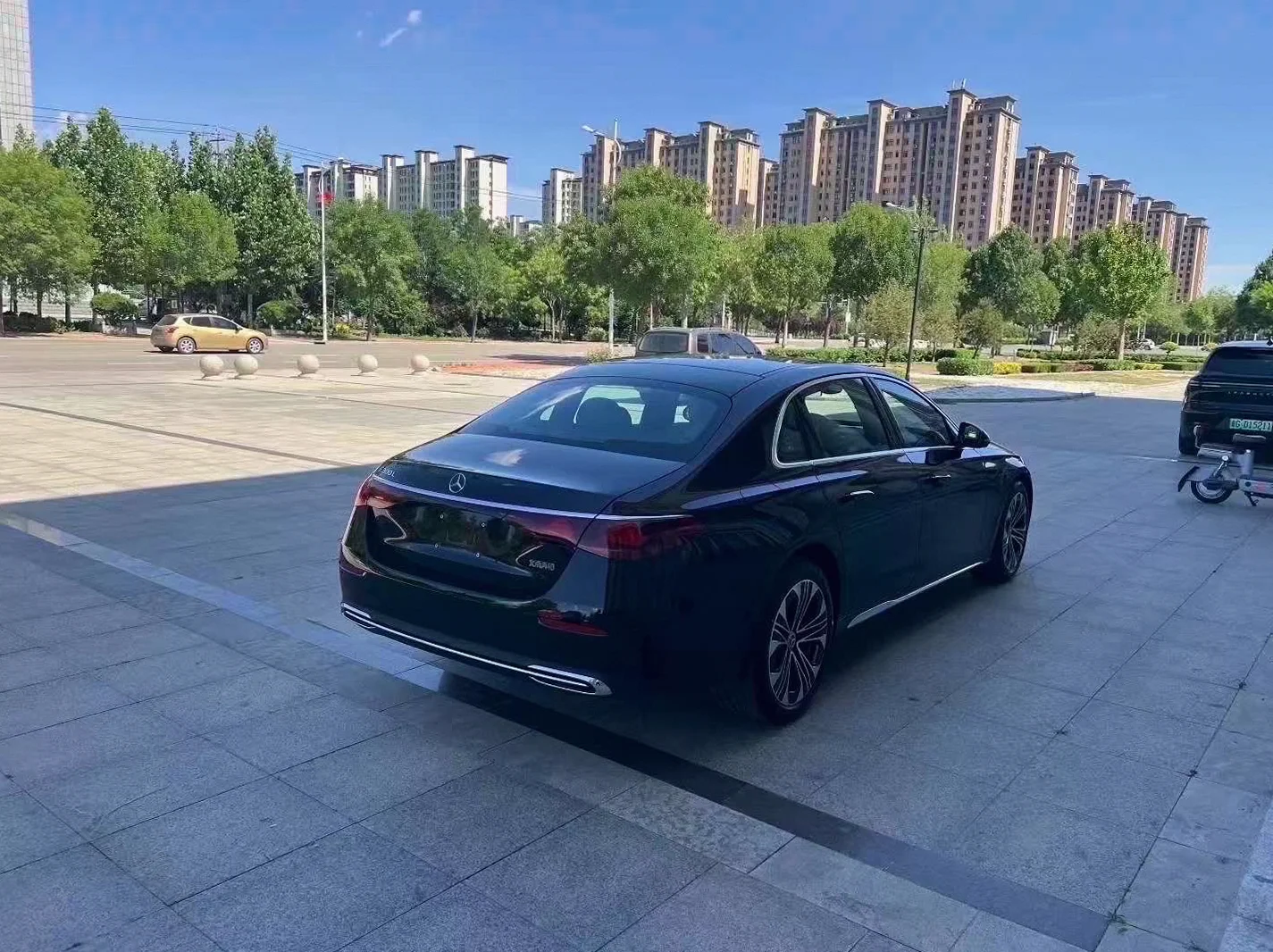 奔驰E 后面外观三