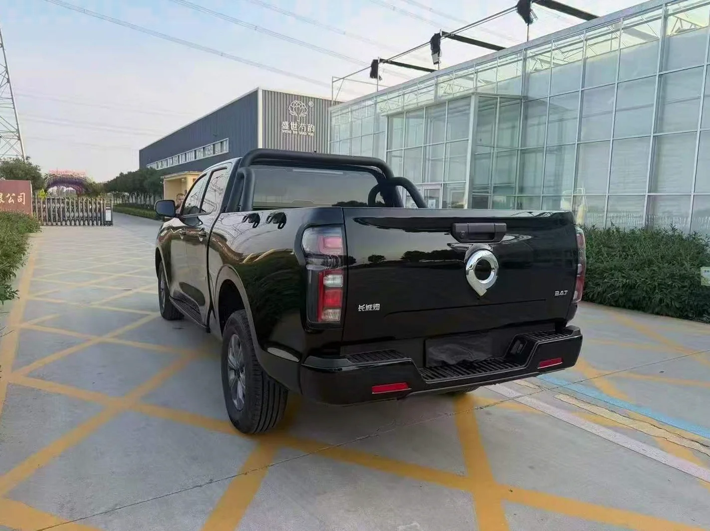 长城汽车炮 后面外观二