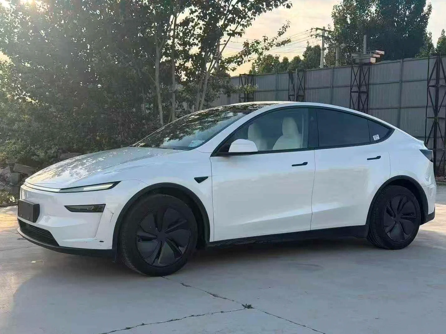 特斯拉MODEL 正面外观三