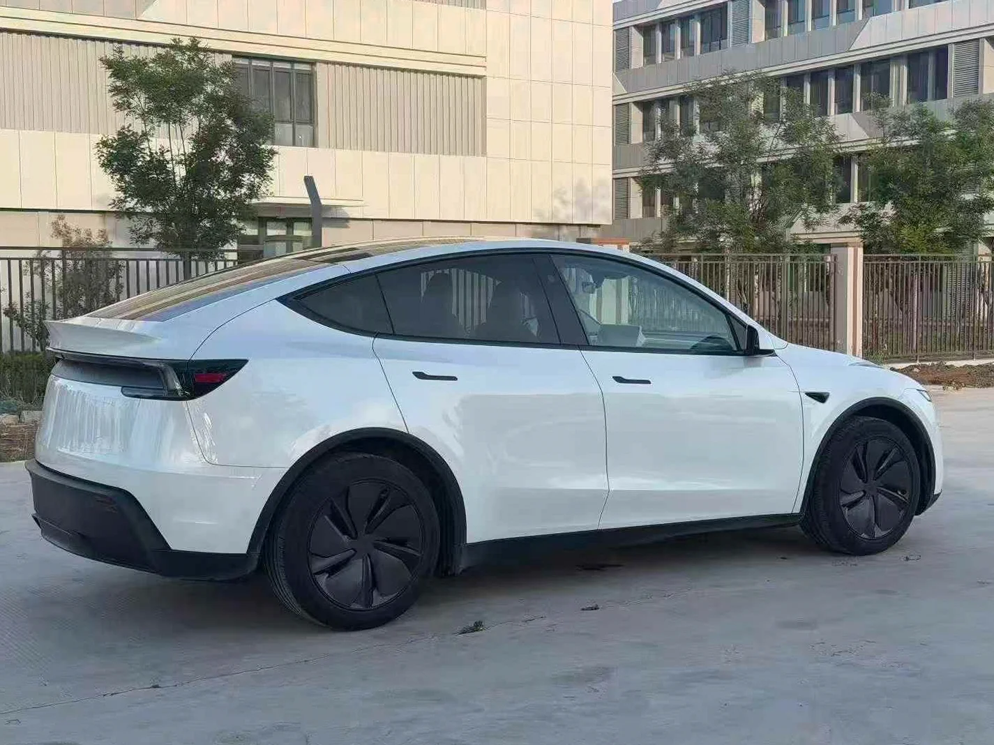 特斯拉MODEL 后面外观一