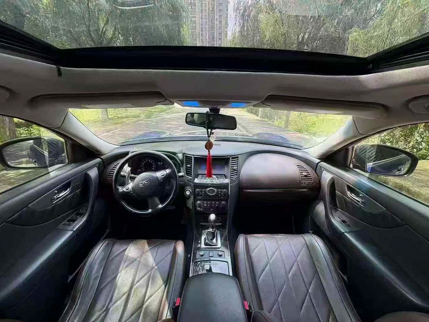 英菲尼迪QX70 后面外观二