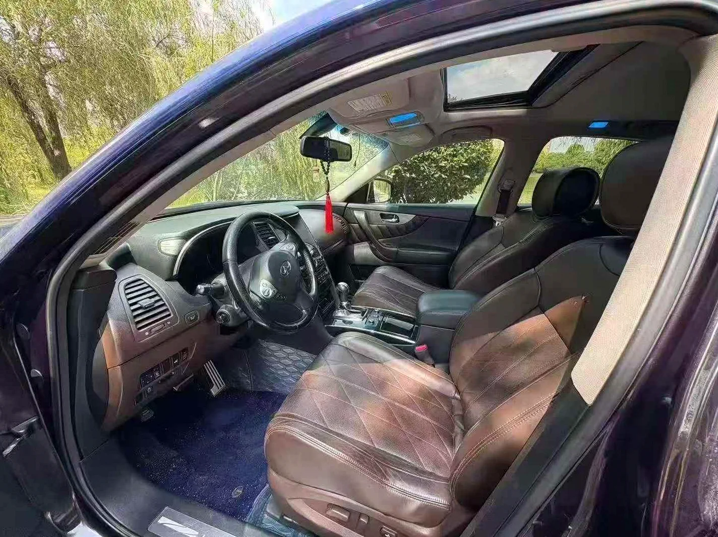 英菲尼迪QX70 后面外观一