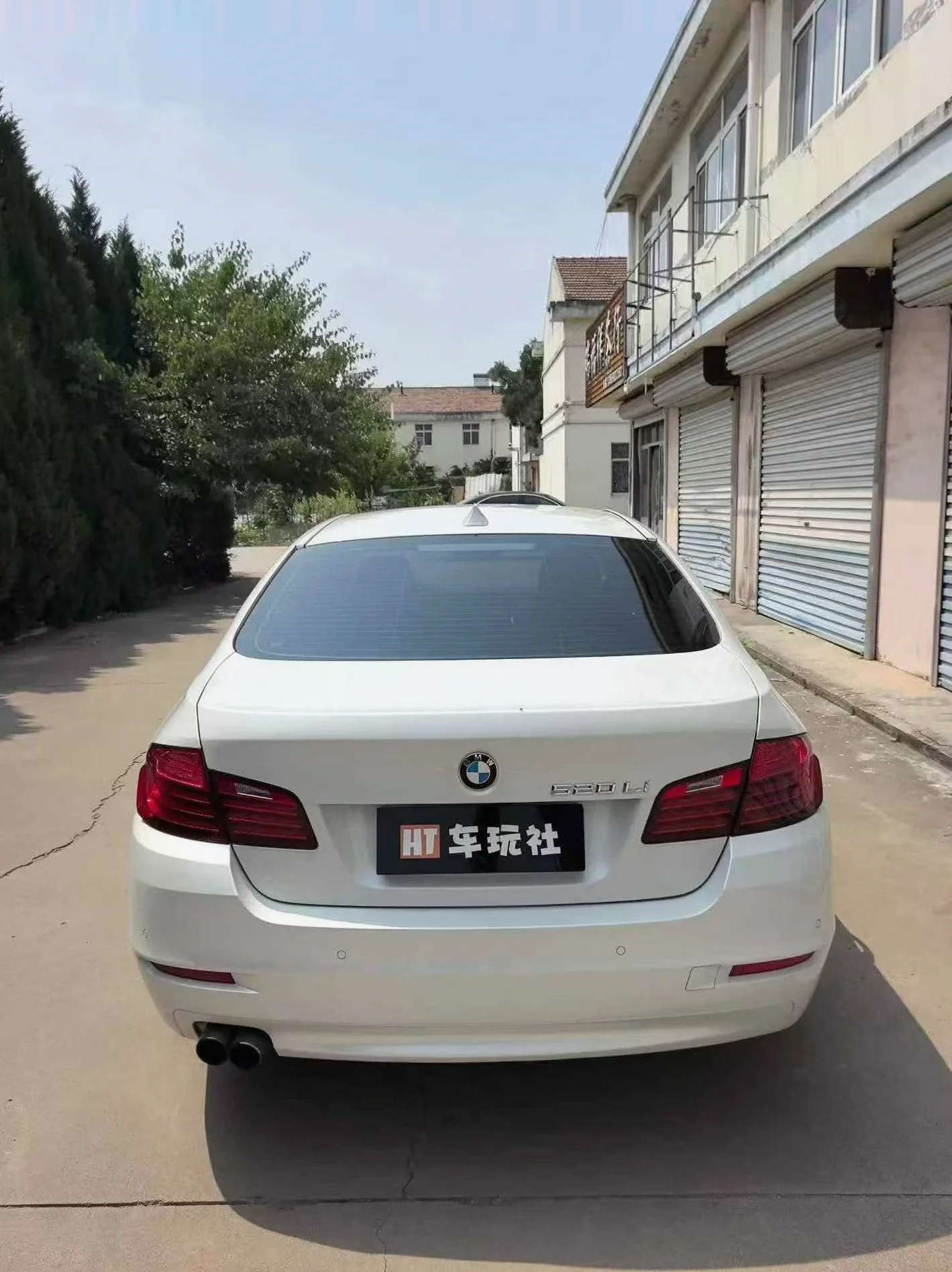 宝马5系 后面外观一