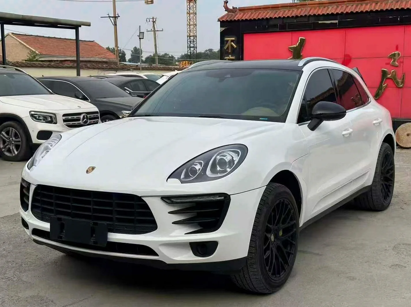 保时捷Macan 正面外观三