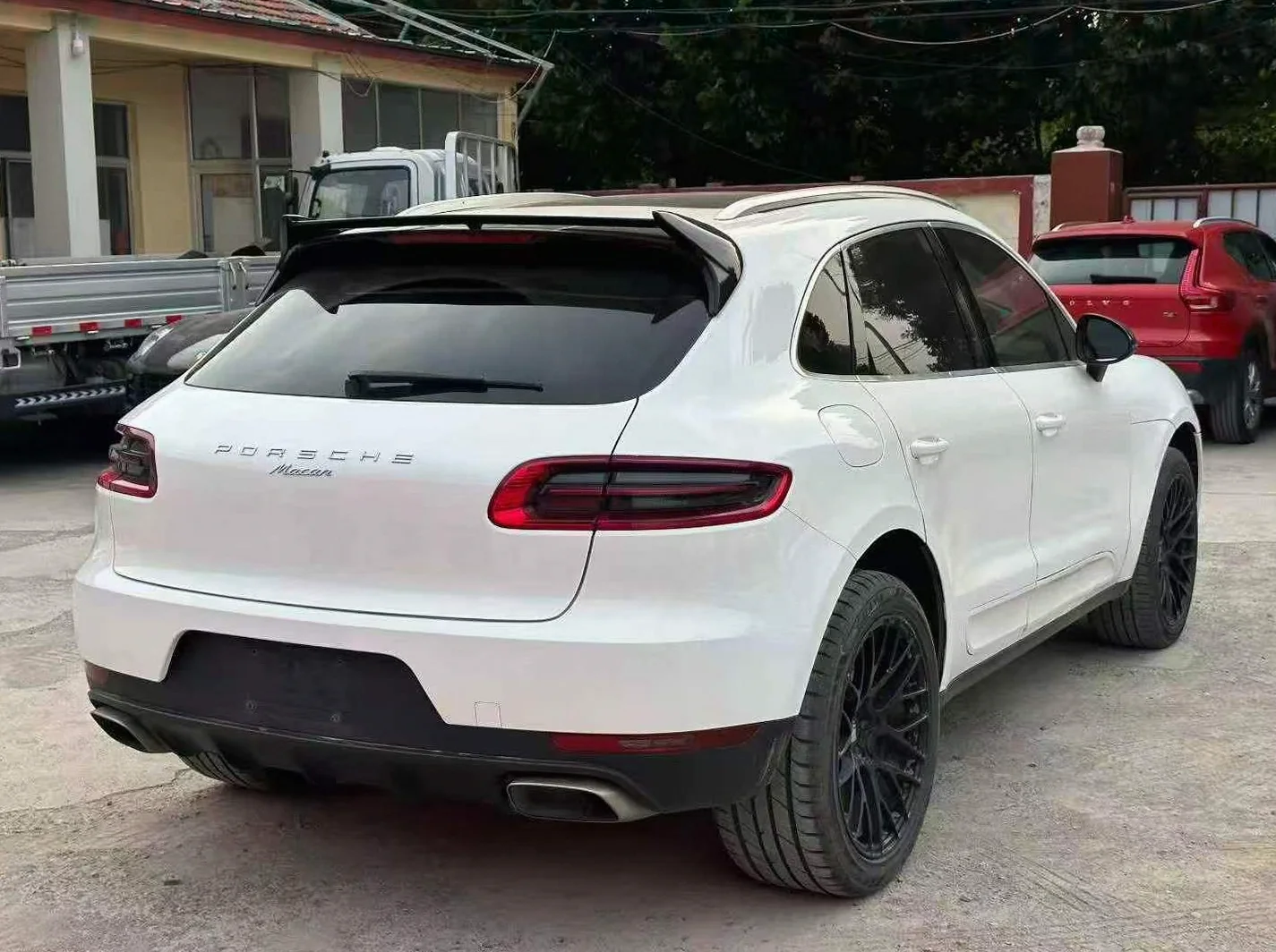 保时捷Macan 后面外观三