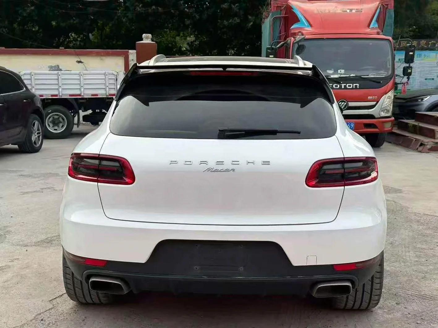 保时捷Macan 后面外观二