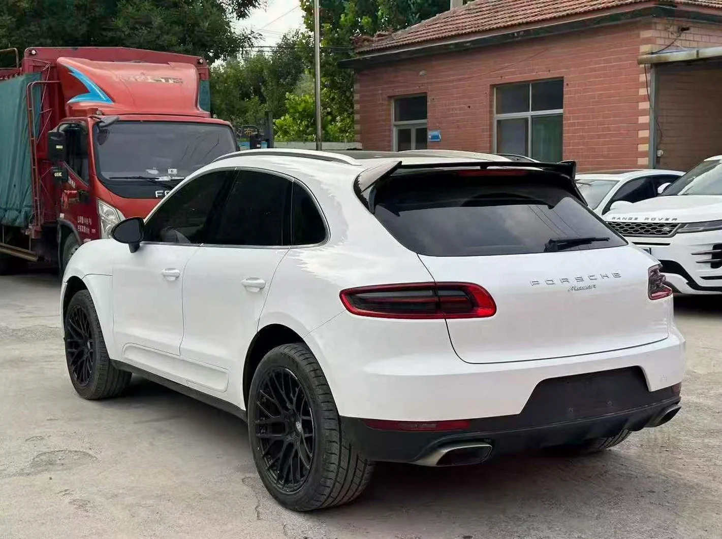 保时捷Macan 后面外观一