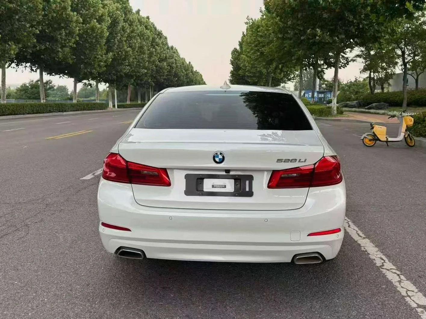 宝马5系 后面外观一