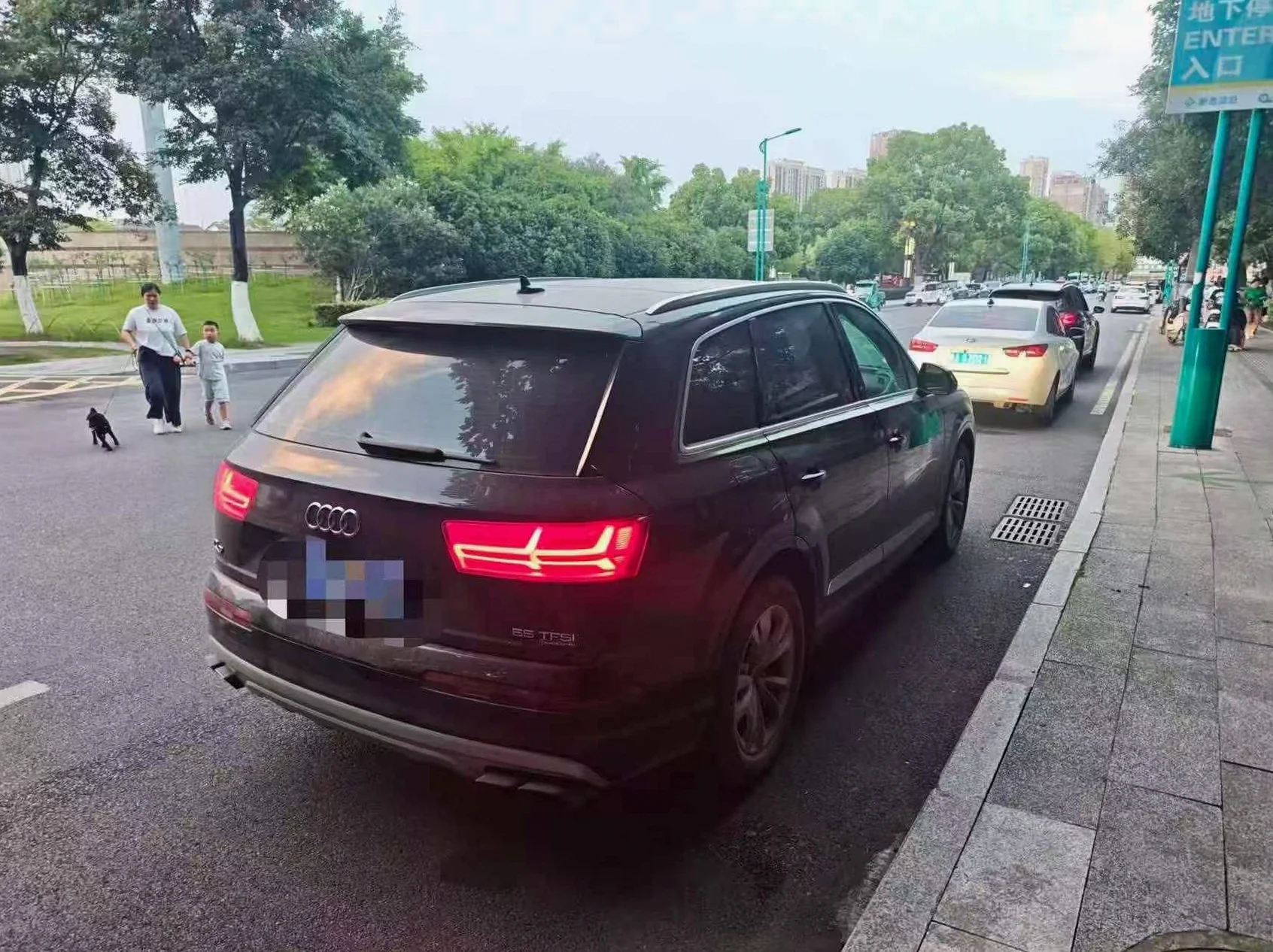 奥迪Q7 内饰前排
