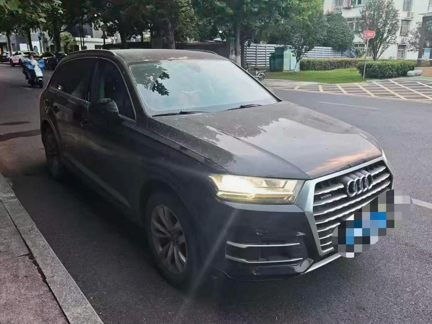 奥迪Q7 正面外观三