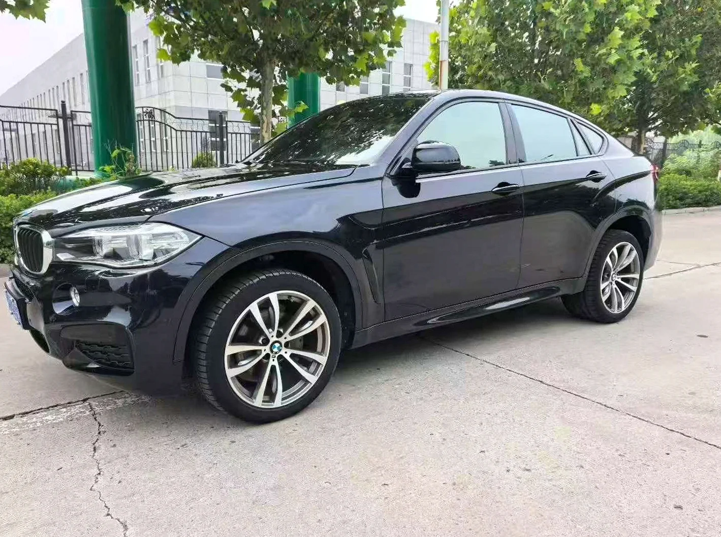 宝马X6 后面外观三