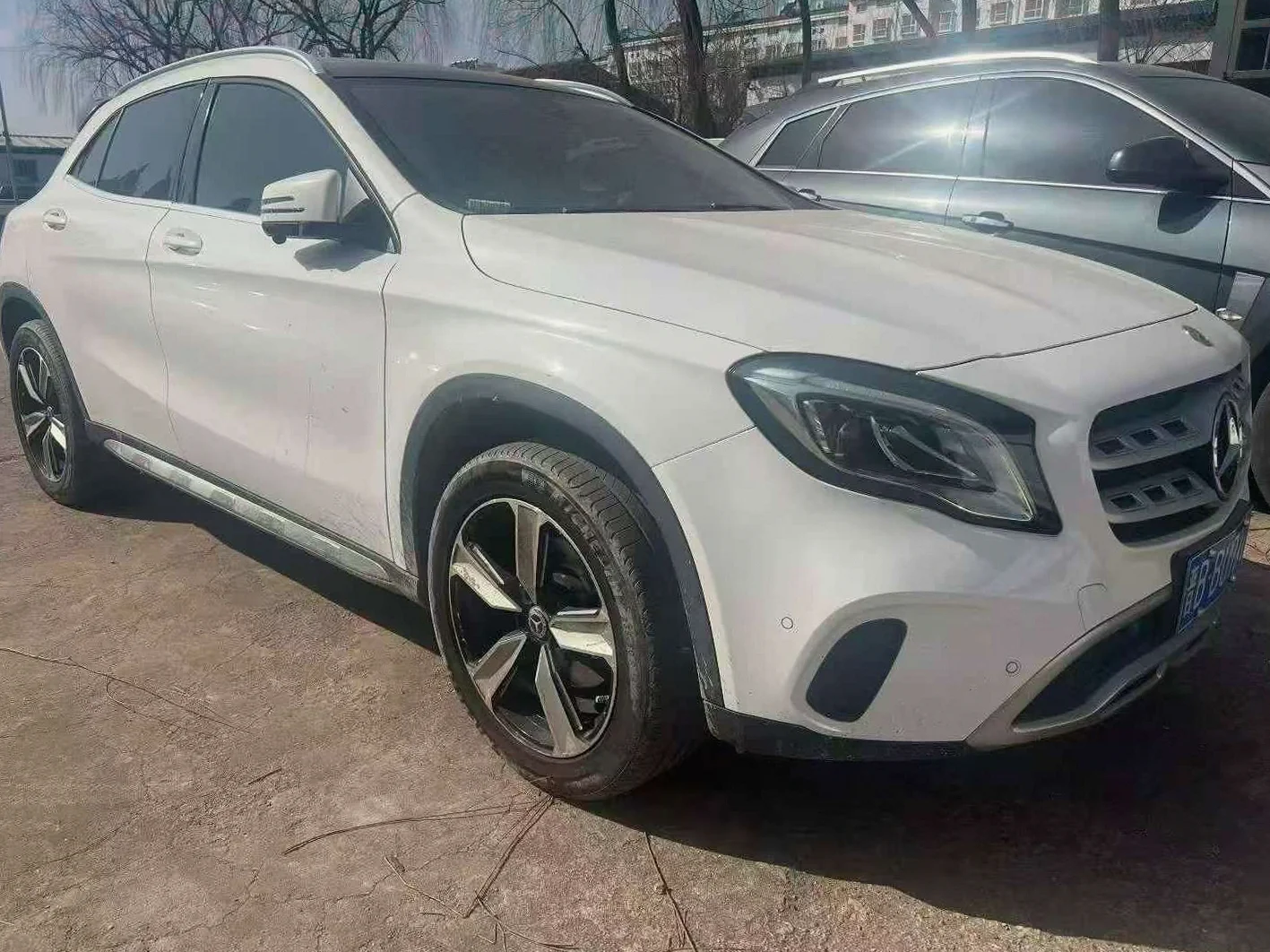 奔驰GLA 正面外观三