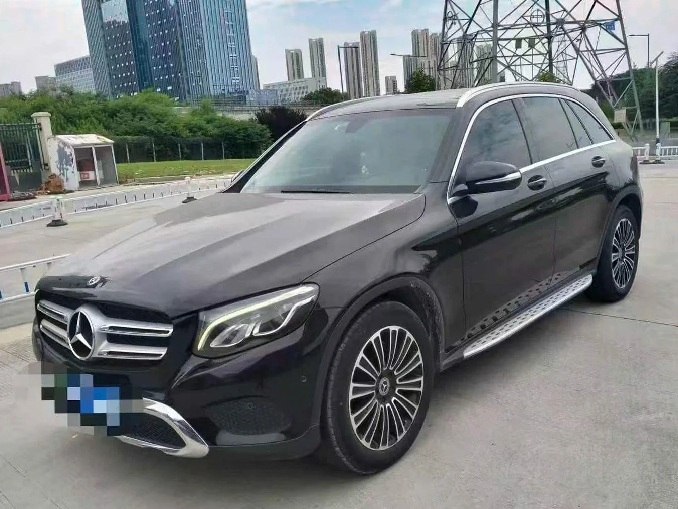 奔驰GLC 正面外观二