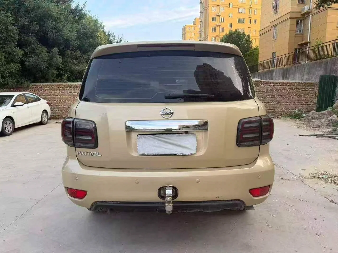 日产途乐 后面外观一